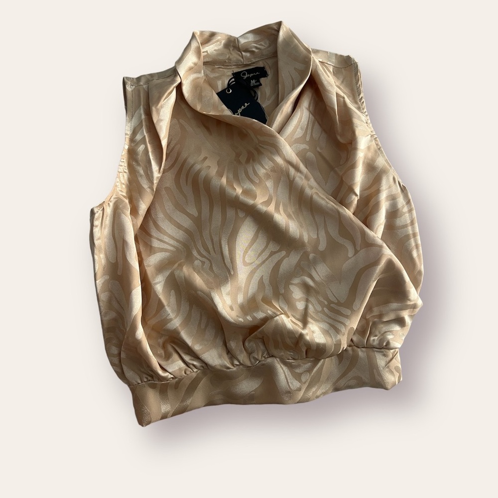 Japna Blouse with Gold Pattern